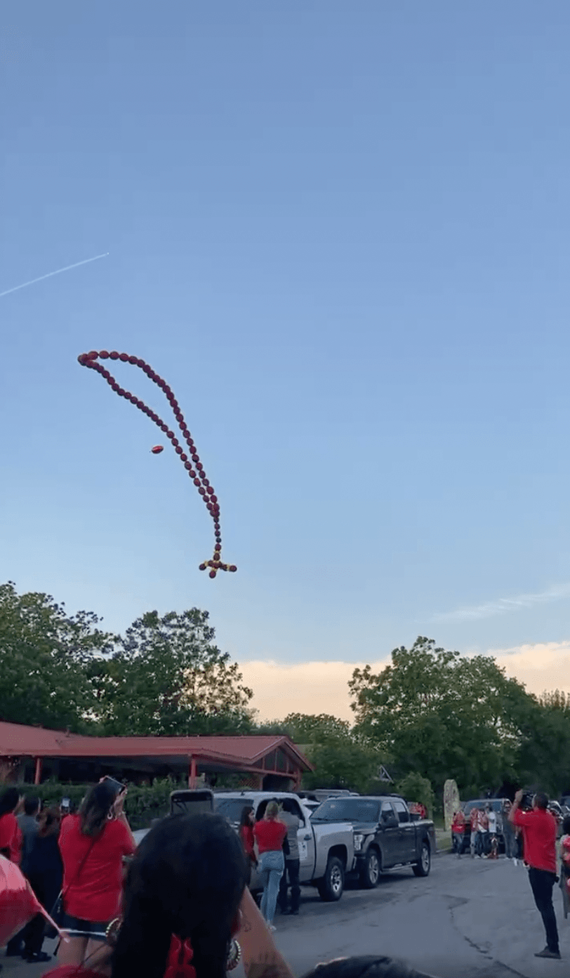 Los dos hermanos de Ethan escucharon los disparos que le arrebataron la vida. Salieron de su casa y, al llegar al callejón, vieron como cayó al suelo.