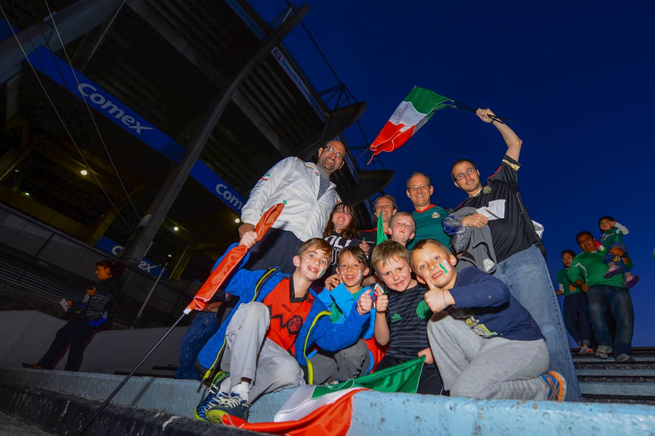 Caras lindas, familia y amigos se dieron cita en el Estadio Azteca para apoyar al Tri ante Canadá en las eliminatorias de Concacaf