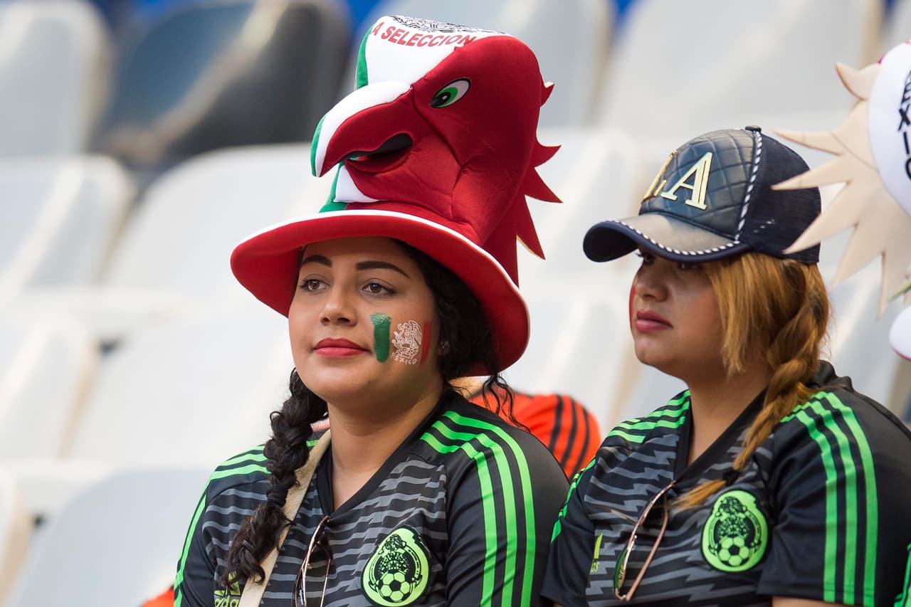 Caras lindas, familia y amigos se dieron cita en el Estadio Azteca para apoyar al Tri ante Canadá en las eliminatorias de Concacaf