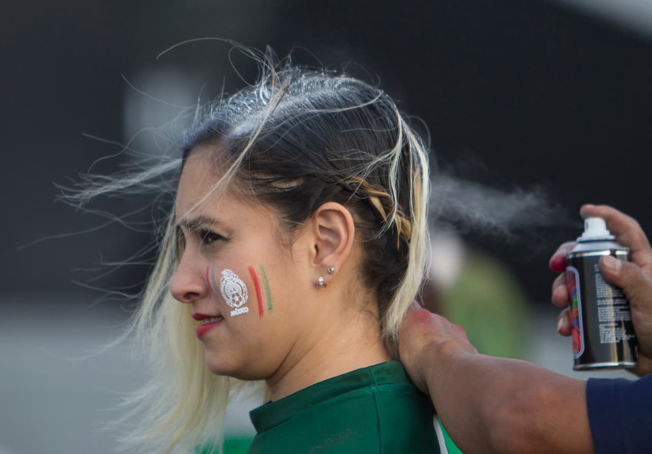 Caras lindas, familia y amigos se dieron cita en el Estadio Azteca para apoyar al Tri ante Canadá en las eliminatorias de Concacaf