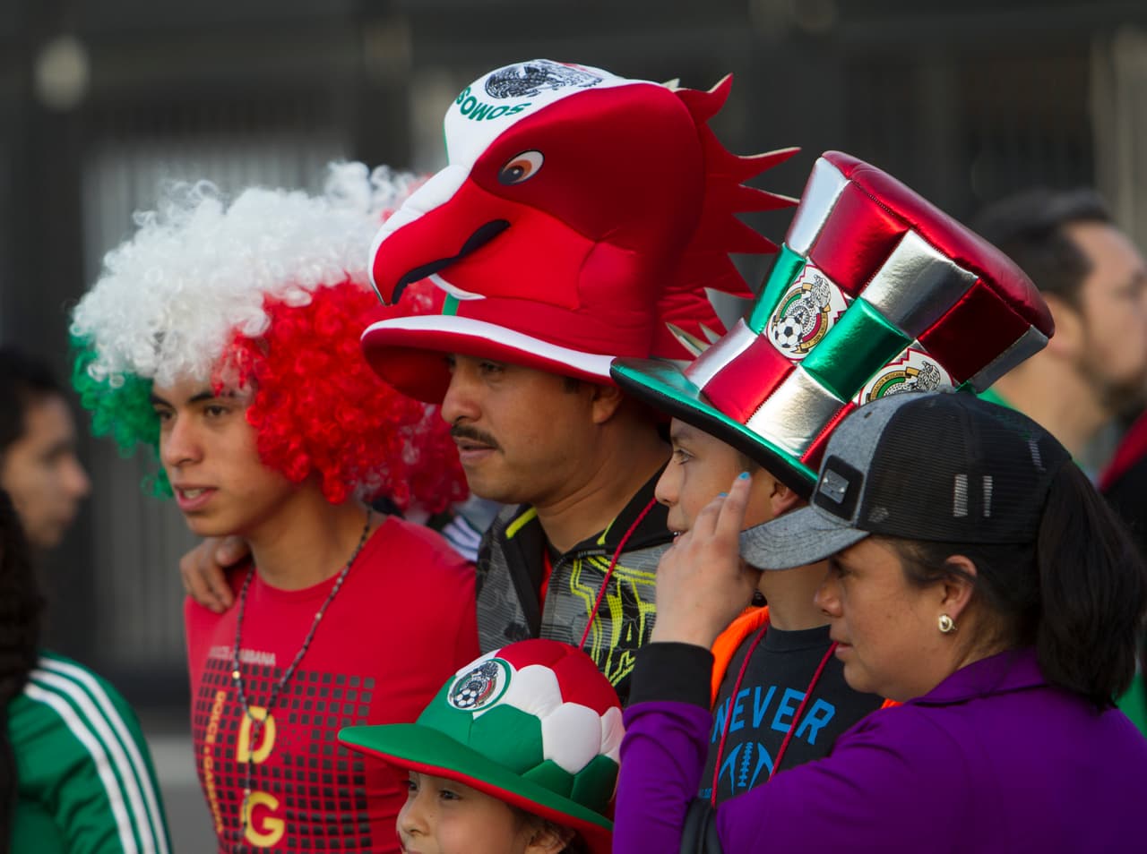 Caras lindas, familia y amigos se dieron cita en el Estadio Azteca para apoyar al Tri ante Canadá en las eliminatorias de Concacaf