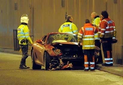 Ni el jugador, que logró abandonar el coche sin ayuda, ni ninguna otra persona han resultado heridos por el accidente.