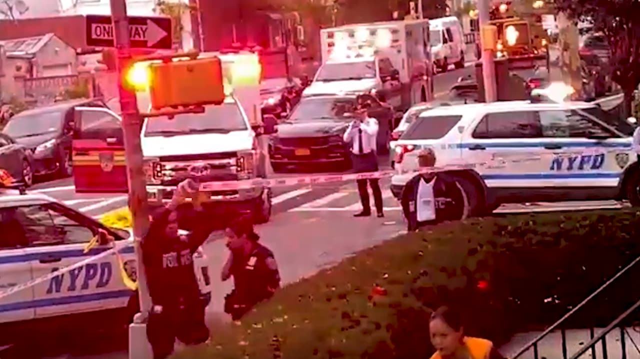 <b><a href="https://www.univision.com/local/nueva-york-wxtv/yvonne-wu-policia-dispara-mujer-novia-brooklyn"><u>Una oficial mata a una mujer al encontrarla con su ex-novia en Brooklyn</u></a></b>
<br>Una agente del NYPD, identificada como Yvonne Wu de 31 años, disparó a su ex novia y a su amante cuando las encontró juntas en cama.