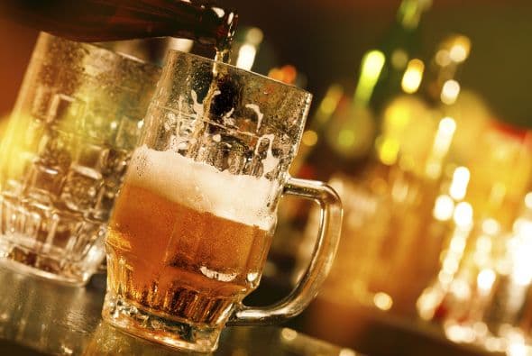 Elige bien tu lápiz. Al realizar una cata, aunque sea casera, evita usar lápices de madera, ya que su olor puede afectar tu percepción de las cervezas que pruebes.