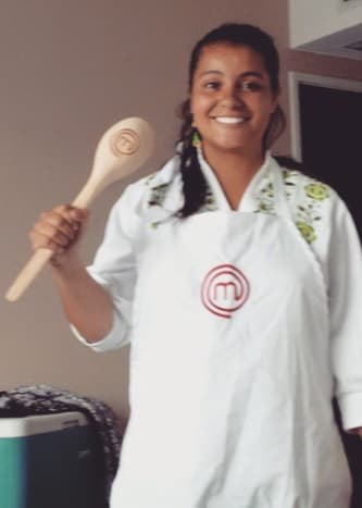 "Les comparto que estoy llegando a Francia para 
<b>pasar las fiestas con</b> 
<b>mi esposa</b>, y veo que mis redes sociales están llenas de información sobre mi inclusión como chef de la reina", escribió.