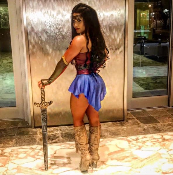 Maripily posó para que sus seguidores pudieran ver todos los ángulos de su disfraz.