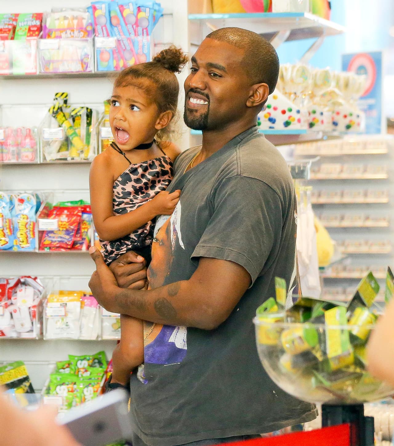 Kanye West la llevó a una tienda de dulces para que se pusiera de buenas.