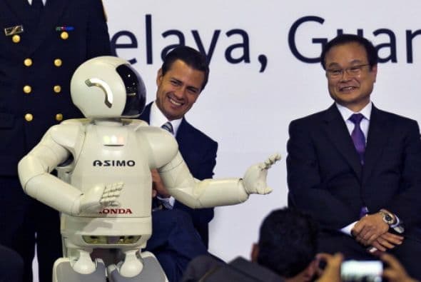 Este 2014, ASIMO también le sacó sonrisas al presidente de México, Enrique Peña Nieto.