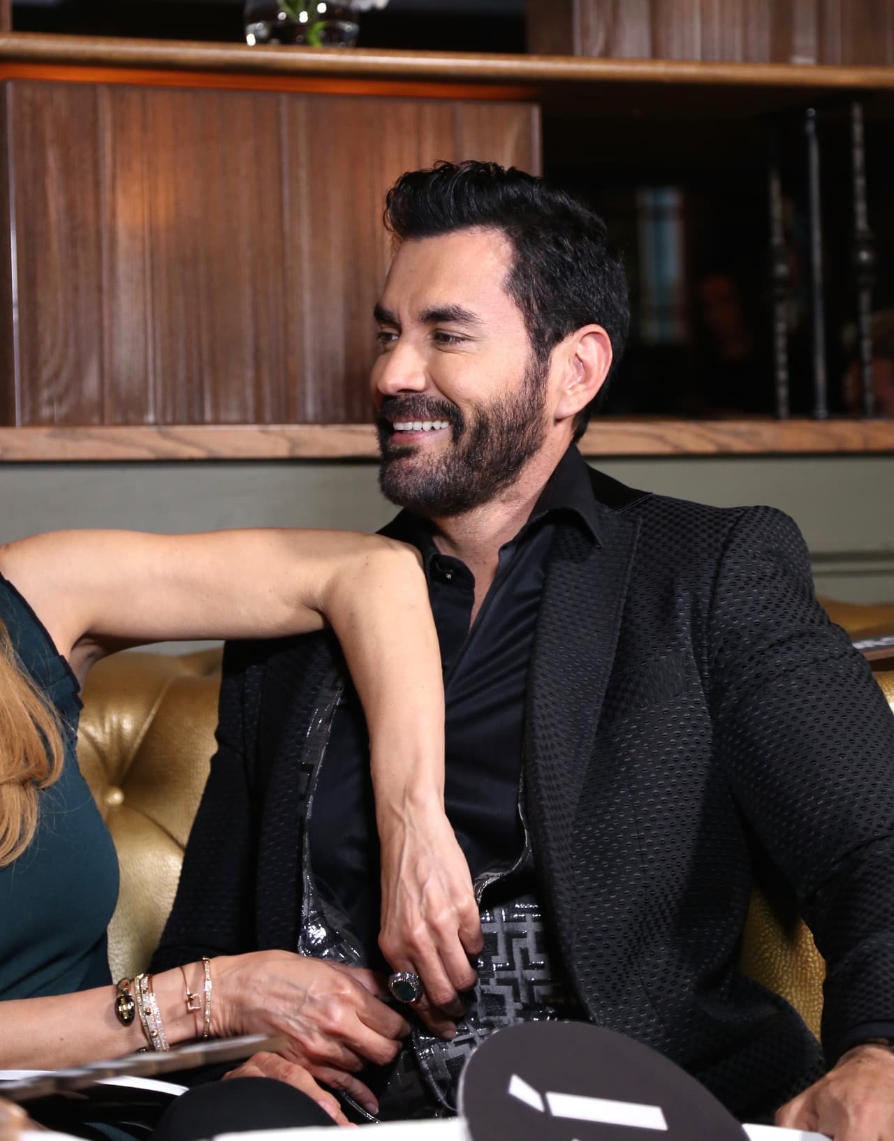 <b><a href="http://www.univision.com/temas/la-flaca">Lili Estefan</a></b> puso nervioso a David Zepeda, y es que nuestra querida 'Flaca' le desabrochó el chaleco al galán.