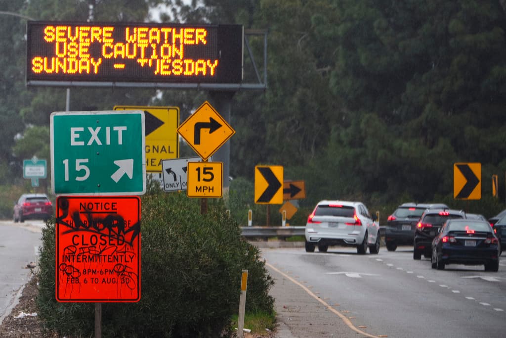 El domingo en la tarde, los residentes de 
<b><a href="https://www.univision.com/local/los-angeles-kmex/los-angeles-ordena-la-evacuacion-de-la-comunidad-cerca-de-la-tuna-canyon-rd-por-azote-de-rio-atmosferico-video" target="_blank">La Tuna Cayon Road, en Sun Valley</a></b>, recibieron la orden de desalojo.