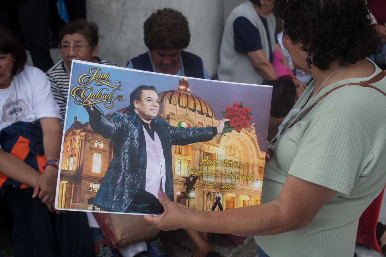 Aficionadas a la espera de su estrella.