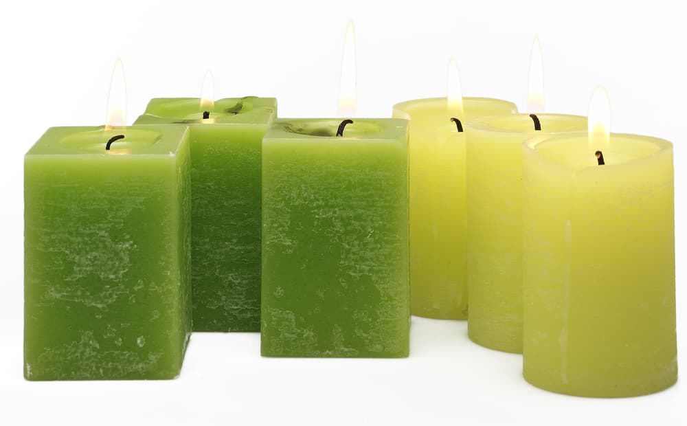 Necesitarás unos ingredientes muy sencillos, comenzando con nueve velas verdes (pues el ritual durará nueve días).