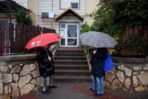 El ministro español de Asuntos Exteriores, José Manuel García-Margallo, anunció el "disgusto" de su país tanto por la construcción en territorio ocupado como por la congelación que Israel impuso a los impuestos que recolecta para la Autoridad Nacional Palestina (ANP).