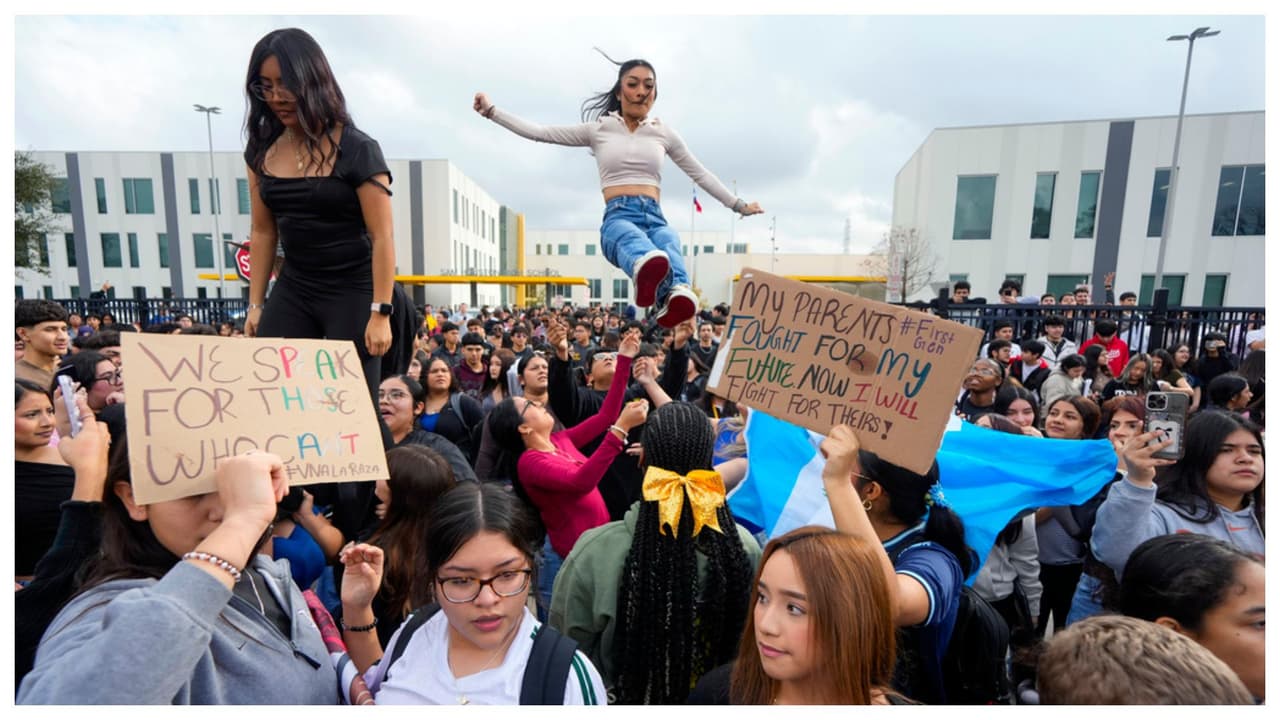 Estudiantes del área de Houston realizan paro escolar en protesta contra políticas migratorias de ICE