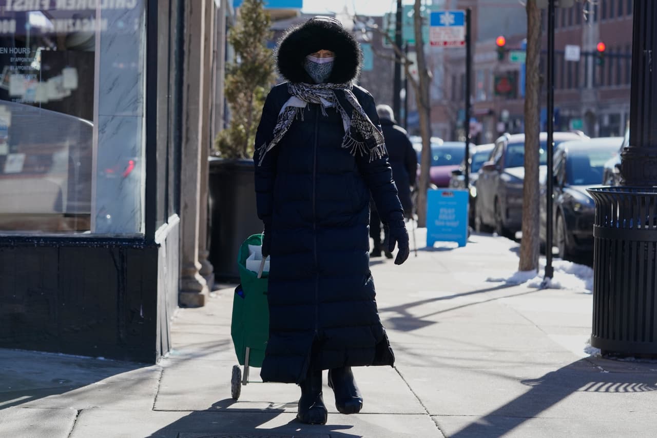No
<b> utilizar estufas, parrillas o generadores dentro de la casa o en espacios cerrados.</b> El monóxido de carbono no huele ni se ve, y su inhalación puede ser mortal en cuestión de minutos.
