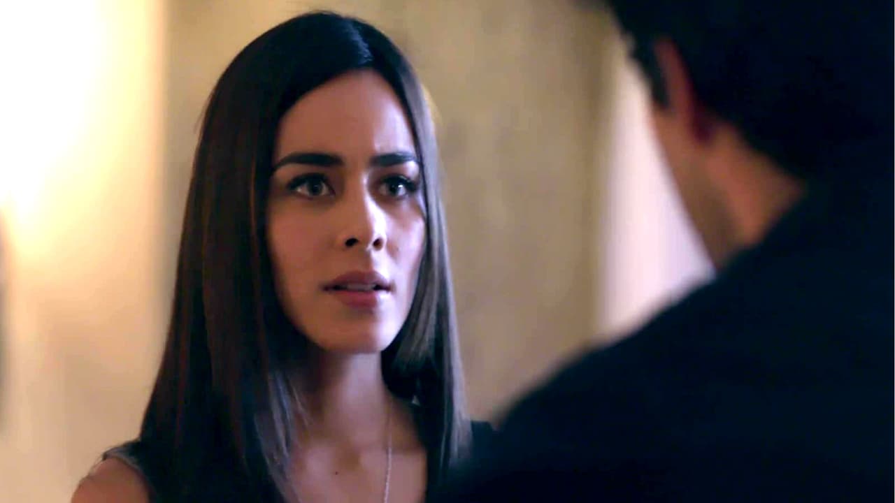 A través de las redes sociales oficiales de La Bella y las Bestias, se le dio la bienvenida Esmeralda Pimentel para encabezar este proyecto.