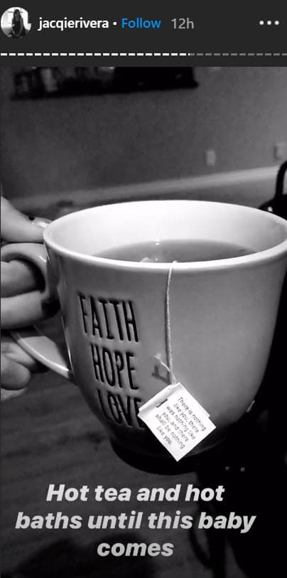 Jacqie ya comenzó la cuenta regresiva: "Me siento muy bien. Nada más 
<b>estamos esperando (que llegue la hora) </b>eso es lo más difícil, el esperar. Gracias a Dios que puedo tener mi bebé en casa y ojalá primeramente Dios todo salga bien", agregó.
<br>