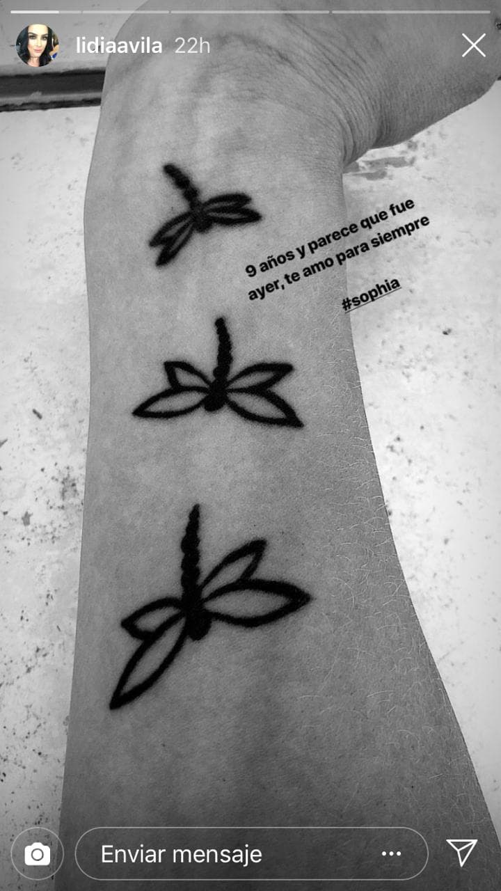 Como homenaje y para tener siempre a Sophia presente, la cantante se tatuo tres libelulas, que representan a cada uno de sus hijos, fue la misma cantante quien compartió la imagen en su cuenta de Instagram con la siguiente leyenda: "9 años y parece que fue ayer, te amo para siempre".