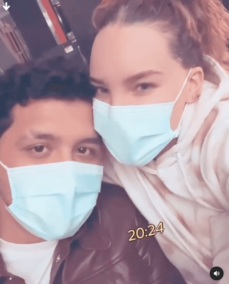 Belinda también apoyo a su novio cuando
<b><a href="https://www.univision.com/famosos/mama-christian-nodal-explica-que-cambio-de-look-por-salud-y-no-por-vanidad-fotos">su suegra, Cristy Nodal y su familia</a></b>, estuvo enferma de covid-19. Situación por la que el cantante pasó las fechas decembrinas con su novia.
<br>