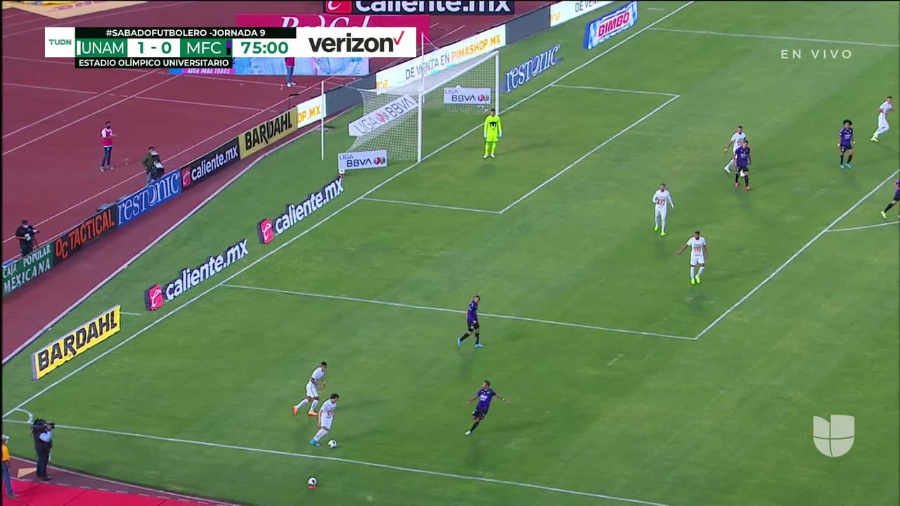 ¡TIRO ATAJADO! disparo por Marco Fabián.