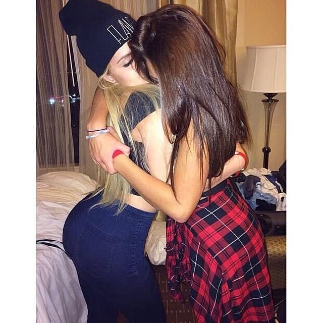 Así descubrimos que entre sus amistades figuran las Kardashian-Jenner y los Smith.