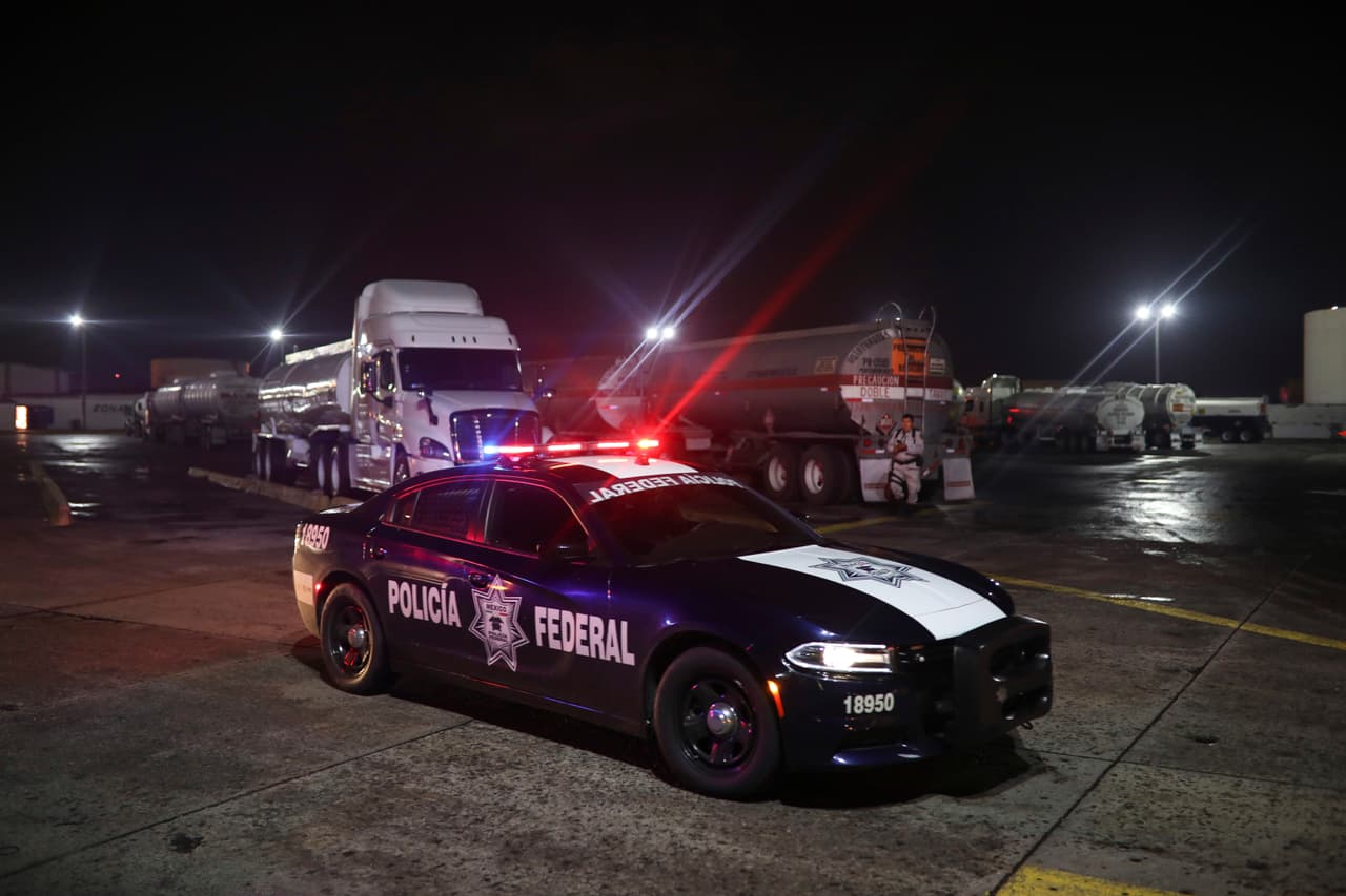 Joven denuncia que 4 policías de la Ciudad de México la violaron dentro de una patrulla