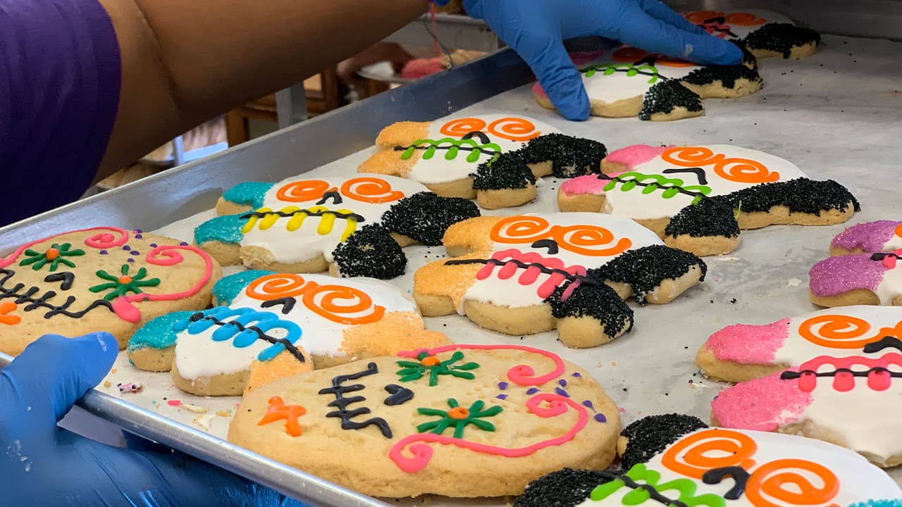 En la decoración se invierte aproximadamente un minuto por galleta.