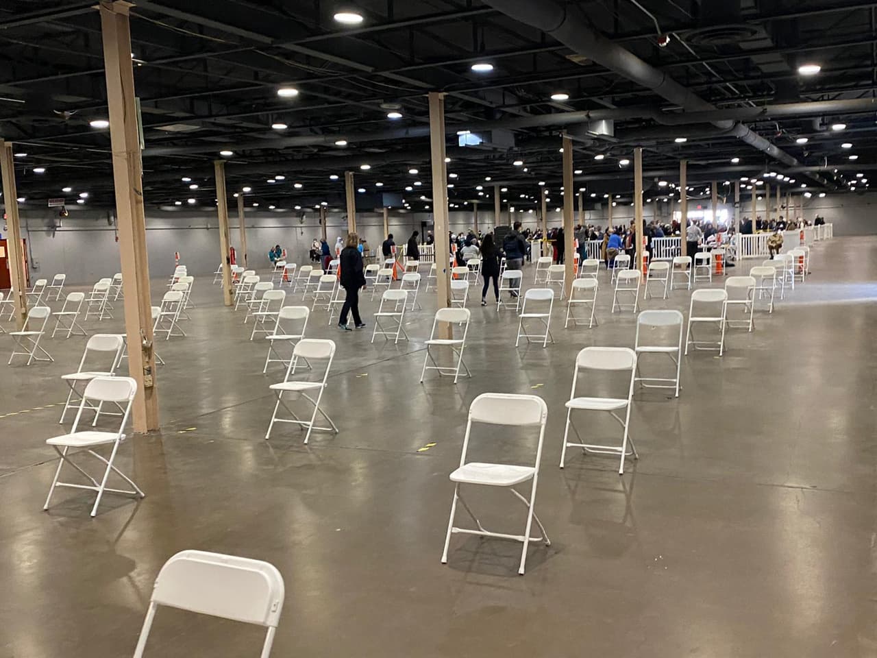 El tiempo invernal interrumpe la campaña de vacunación contra el coronavirus en el Parque de la Feria de Dallas