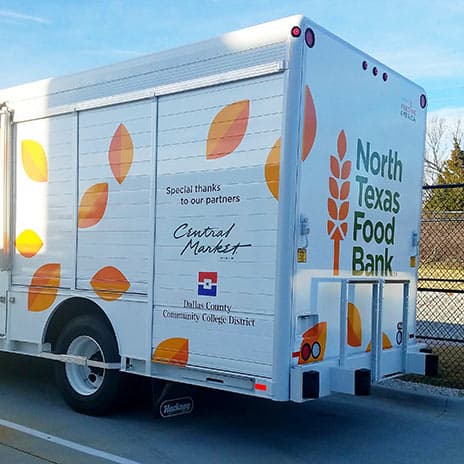 Un singular camión que ataca el hambre