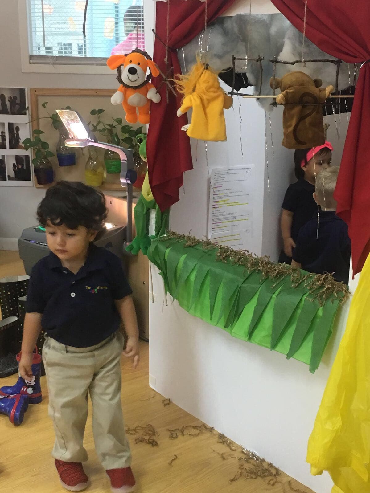 Baby Joshua llegó feliz a su escuela, listo para asistir a un show muy especial.