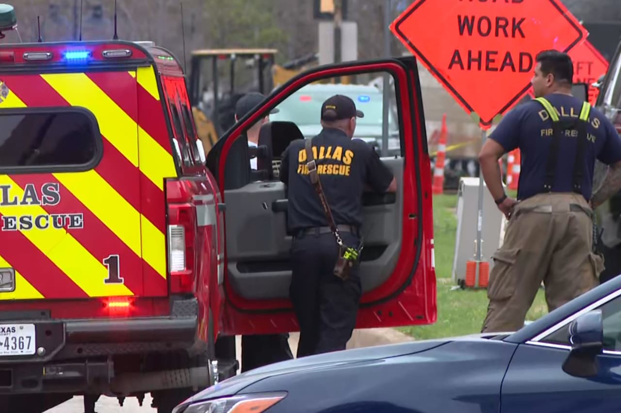 Unidades policiales y el escuadrón de explosivos acudieron al centro de Dallas tras el reporte de un objeto sospechoso.