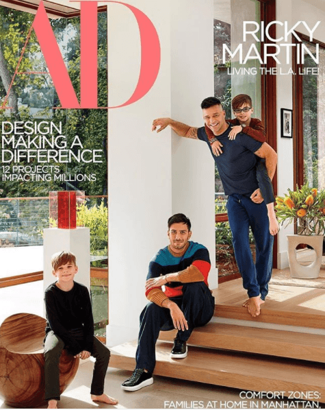 Después de que Ricky declaró que se había casado en secreto con el artista plástico, fue el propio puertorriqueño quien publicó en sus redes sociales esta imagen familiar en la que aparece acompañado por su esposo, así como de sus gemelos Valentino y Matteo.