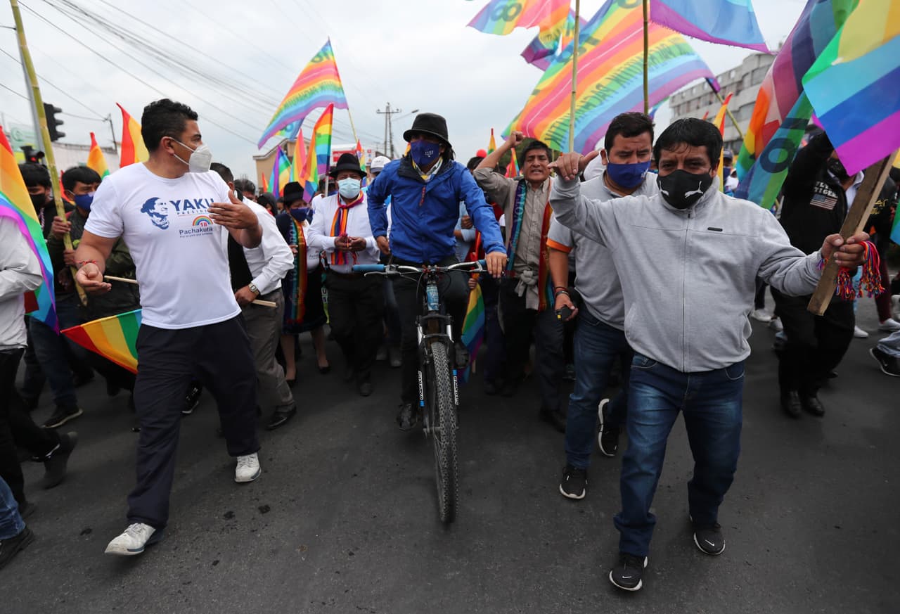Además de ellos tres, que son los que tienen más posibilidades, según las encuestas, hay otros trece candidatos a estas presidenciales.