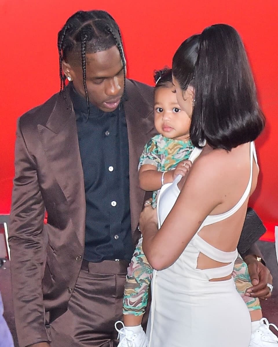 "Todavía tienen algunos problemas de confianza, pero sus problemas han surgido más por el 
<b><a href="https://www.univision.com/famosos/travis-scott-fue-el-responsable-de-que-kylie-jenner-posara-para-playboy-y-el-mismo-la-entrevista-fotos" target="_blank">estrés de sus estilos de vida</a></b>", dijo una fuente de esa publicación.