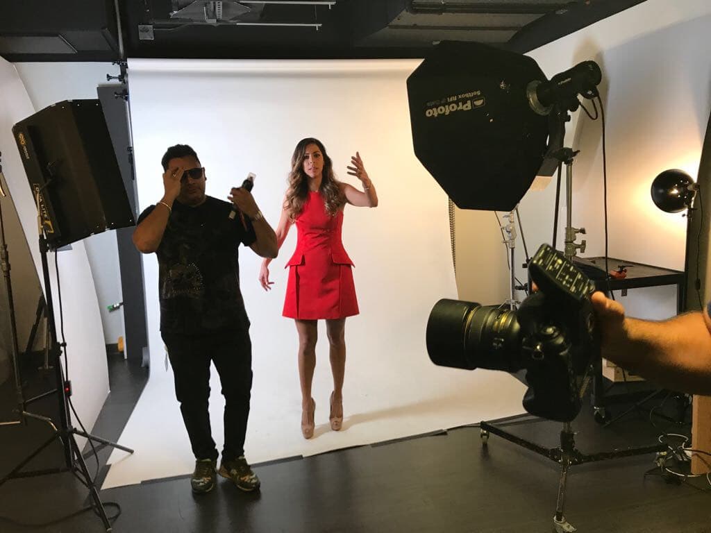 La luz siempre es importante para verse bien y Lourdes Stephen lo sabe.