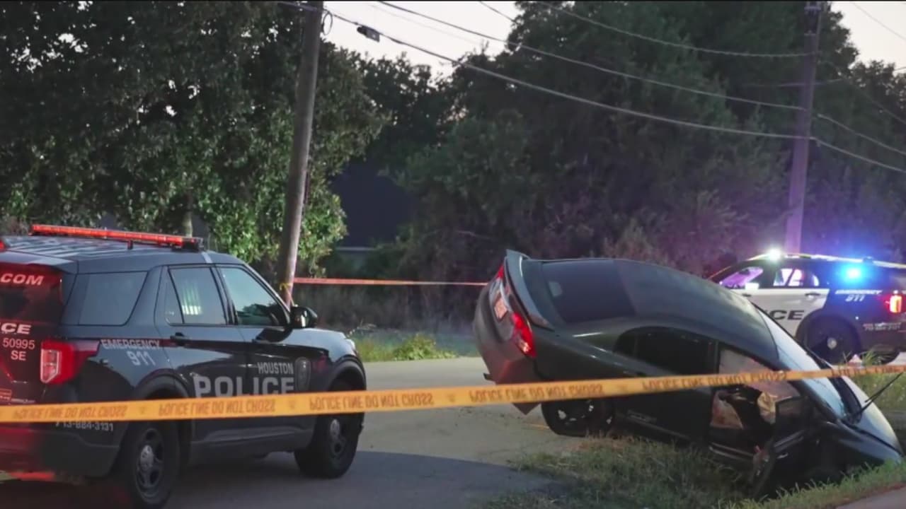 Dos hermanos son atacados a tiros cuando viajaban en su auto en Houston: buscan a cuatro sospechosos