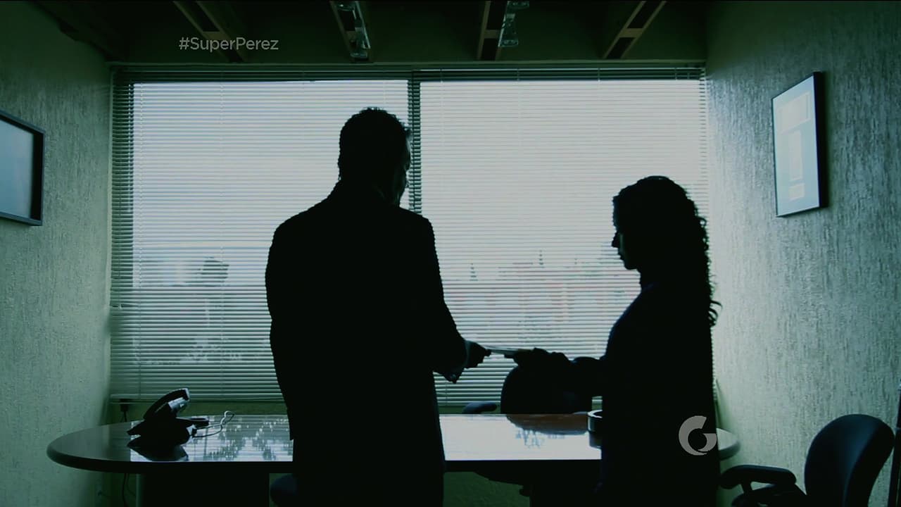 Y quien también se entera de la existencia de Los Súper Pérez es José Costilla por medio de unas fotos.