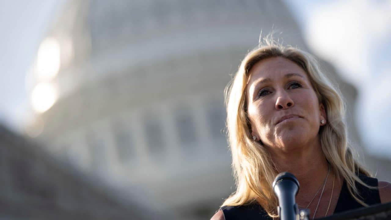 Twitter suspende a Marjorie Taylor Greene por difundir falsedades sobre el covid-19 y las vacunas