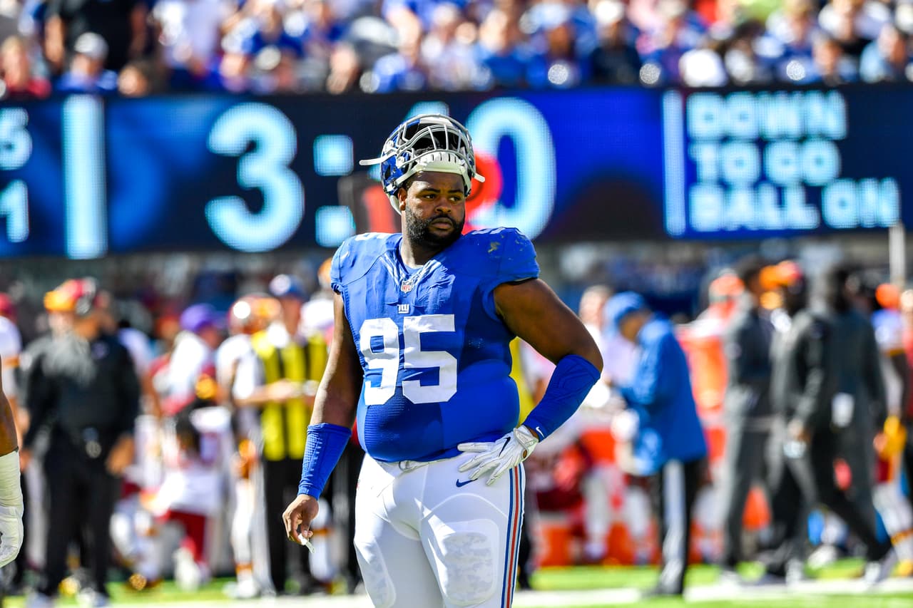 <b>12 DT - JOHNATHAN HANKINS</b>
<br>Hankins nunca será un 
<i>pass rusher</i> explosivo, pero se unió con Damon "Snacks" Harrison para cerrar ataques terrestres rivales en 2016. Pocos tackles defensivos chocan el backfield tan consistentemente como Hankins.