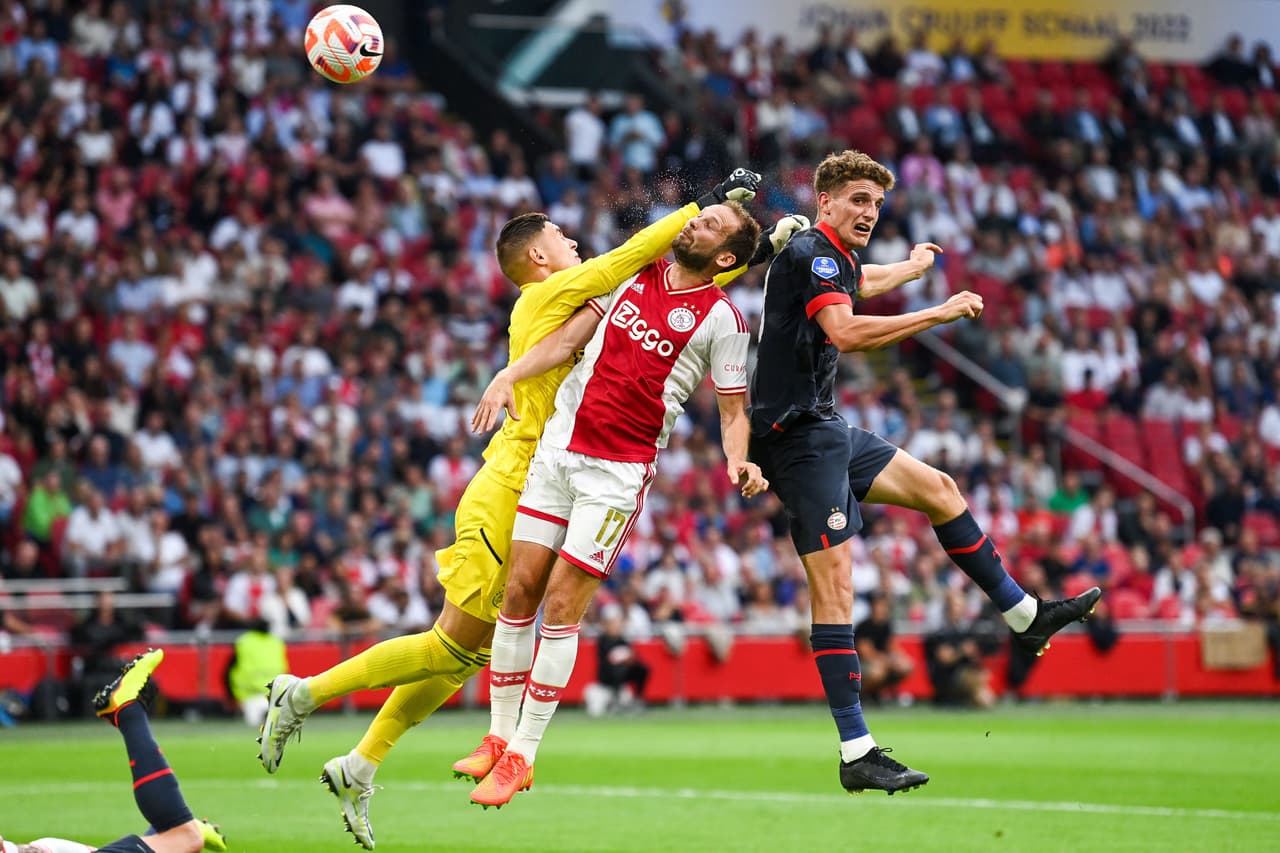 En ningún momento ninguno de los dos equipos dejó de buscar el arco rival y muchos goles en el compromiso, algo cada vez menos visto en el futbol.
<br>
