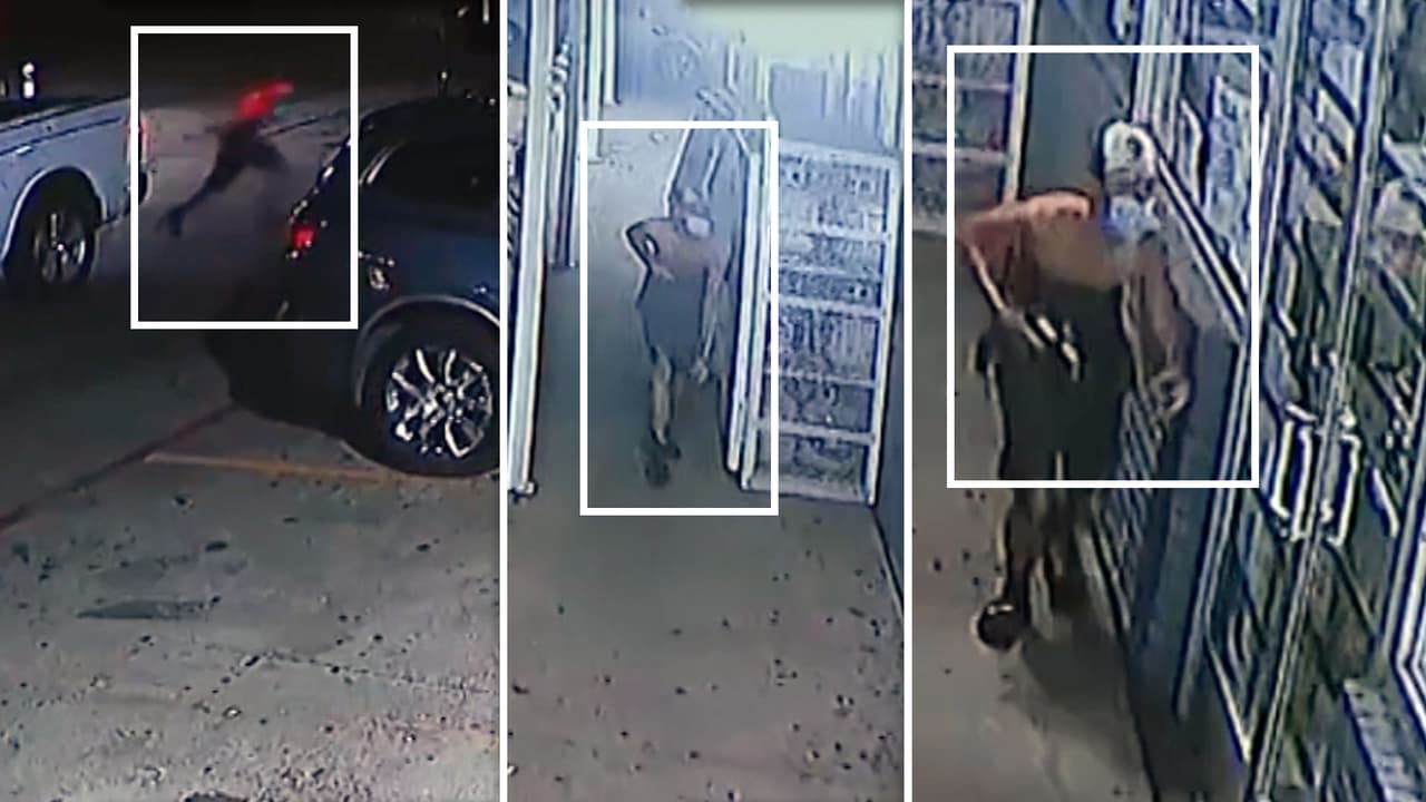 Un minuto después, Abel Acosta se baja de la camioneta corriendo, sin camisa y con una gorra y un cubrebocas. 
<b><a href="https://www.univision.com/local/dallas-kuvn/padre-de-abel-acosta-trata-de-demostrar-que-no-tuvo-nada-que-ver-con-la-balacera-protagonizada-por-su-hijo-video" target="_blank">En su mano derecha se logra ver un arma automática</a></b>. Se dirige directamente a la tienda.