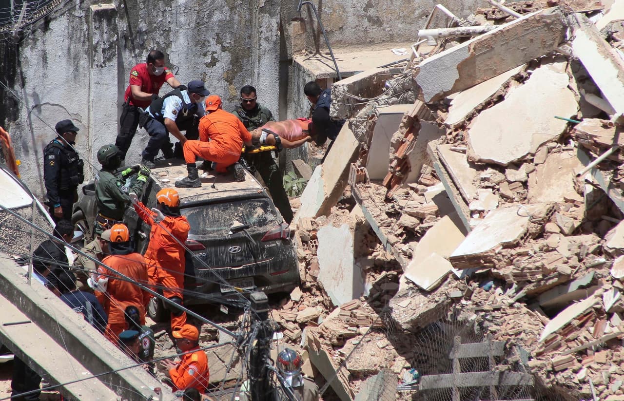 "Sobre el derrumbe del edificio residencial en Fortaleza, determiné el uso de toda la fuerza operacional de los bomberos, Samur, Policía Militar, Defensa Civil y todos los órganos regionales que puedan auxiliar en el rescate de las víctimas", señaló el gobernador a través de sus redes sociales.