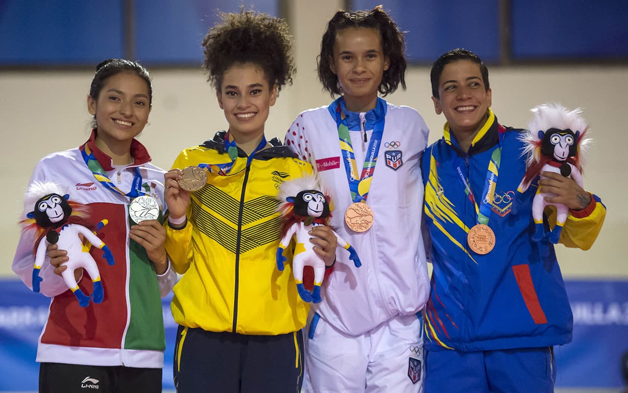 La taekwondoín Brenda Costa Rica (izquierda) ganó plata en el taekwondo -46 kg.