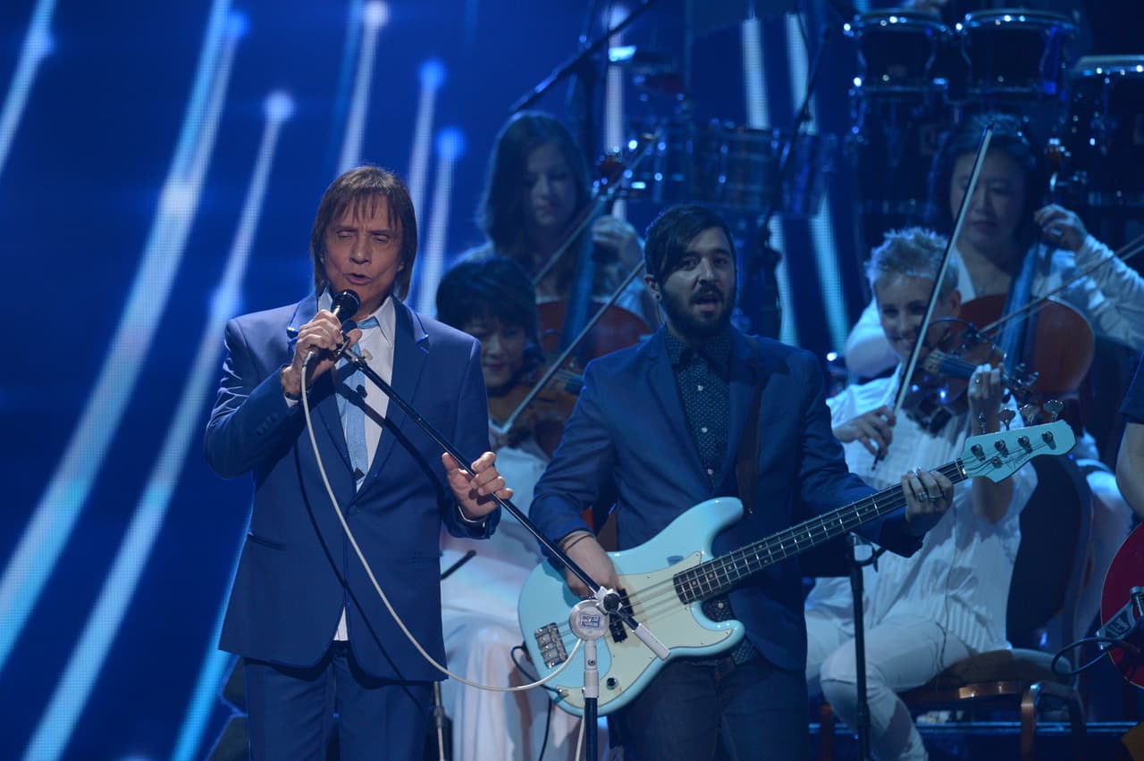 Muchos aplausos y gritos se escucharon cuando Roberto Carlos entonó ‘Distancia’.