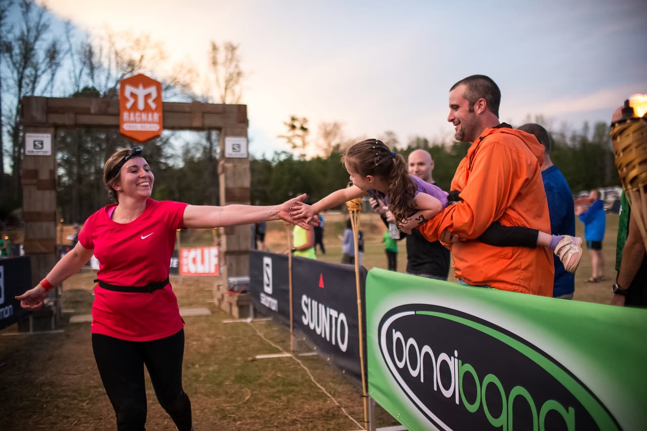 <b><a href="https://www.runragnar.com/event-detail/trail/atlanta_ga?utm_source=rungeorgia.com&utm_medium=Online%20Calendar&utm_content=calendar_rt_atlanta" target="_blank">Ragnar Trail Atlanta (23 de abril)</a></b>: A solo 30 millas de Atlanta y a un paso del Aeropuerto Internacional Hartsfield-Jackson, este recorrido panorámico se encuentra en el Georgia International Horse Park, una antigua sede olímpica. Cada miembro del equipo completará tres tramos de senderos, cada uno de ellos representan una carrera hermosa por sí sola, según los organizadores. Estos senderos cuentan con una sola pista suave, subidas desafiantes y descensos espectaculares rodeados de bosques de pinos de Georgia y arroyos cubiertos de puentes.