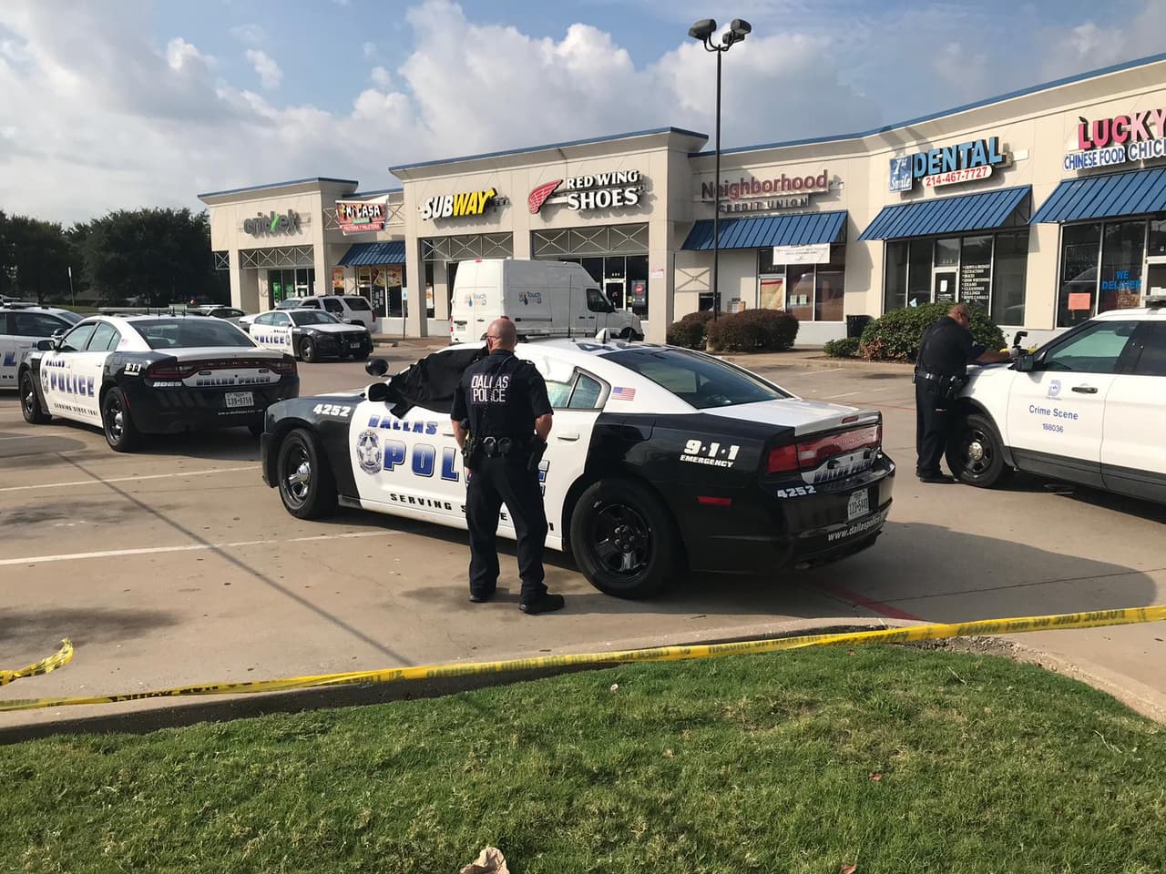 Un guardia de seguridad muere tras ser herido de bala en un tiroteo afuera de un banco en Dallas