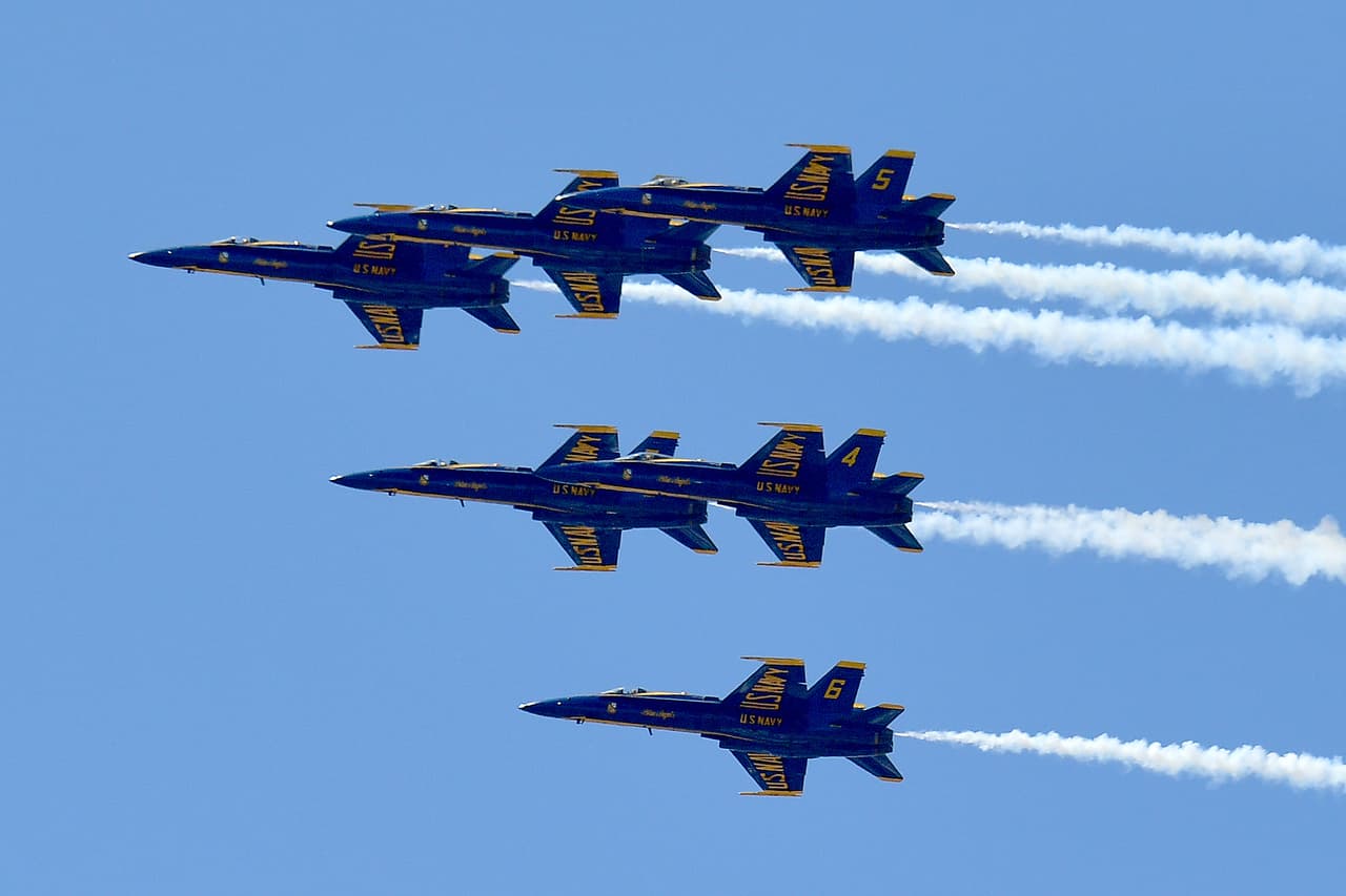 'Blue Angels' volarán en los cielos de Chicago hoy para honrar a los trabajadores de salud