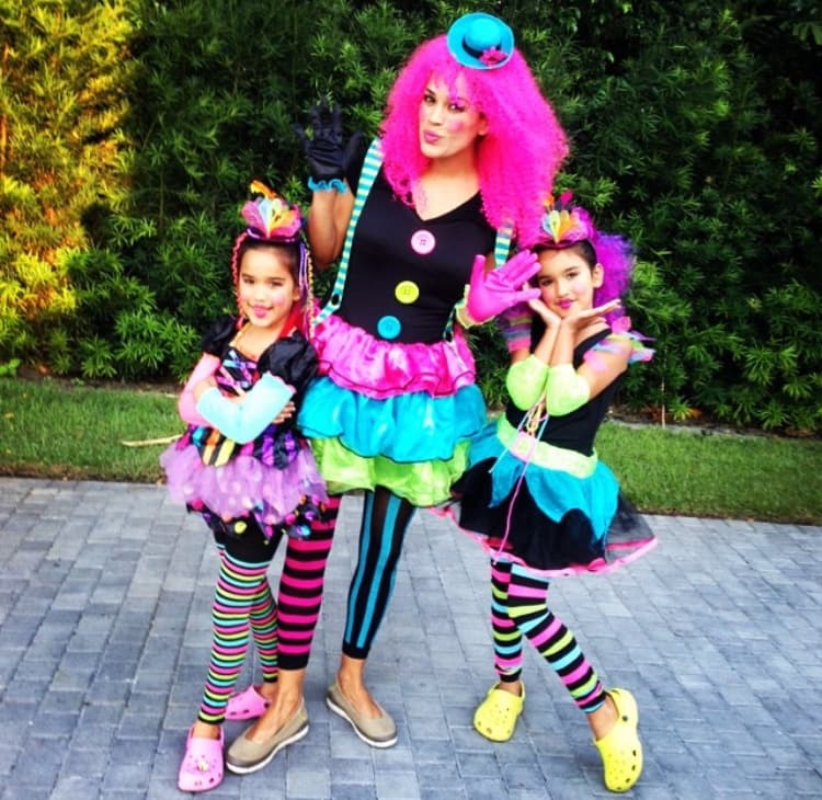 ¡Dulce o truco! Nadie podría negarle nada a estas tres muñequitas de Halloween.