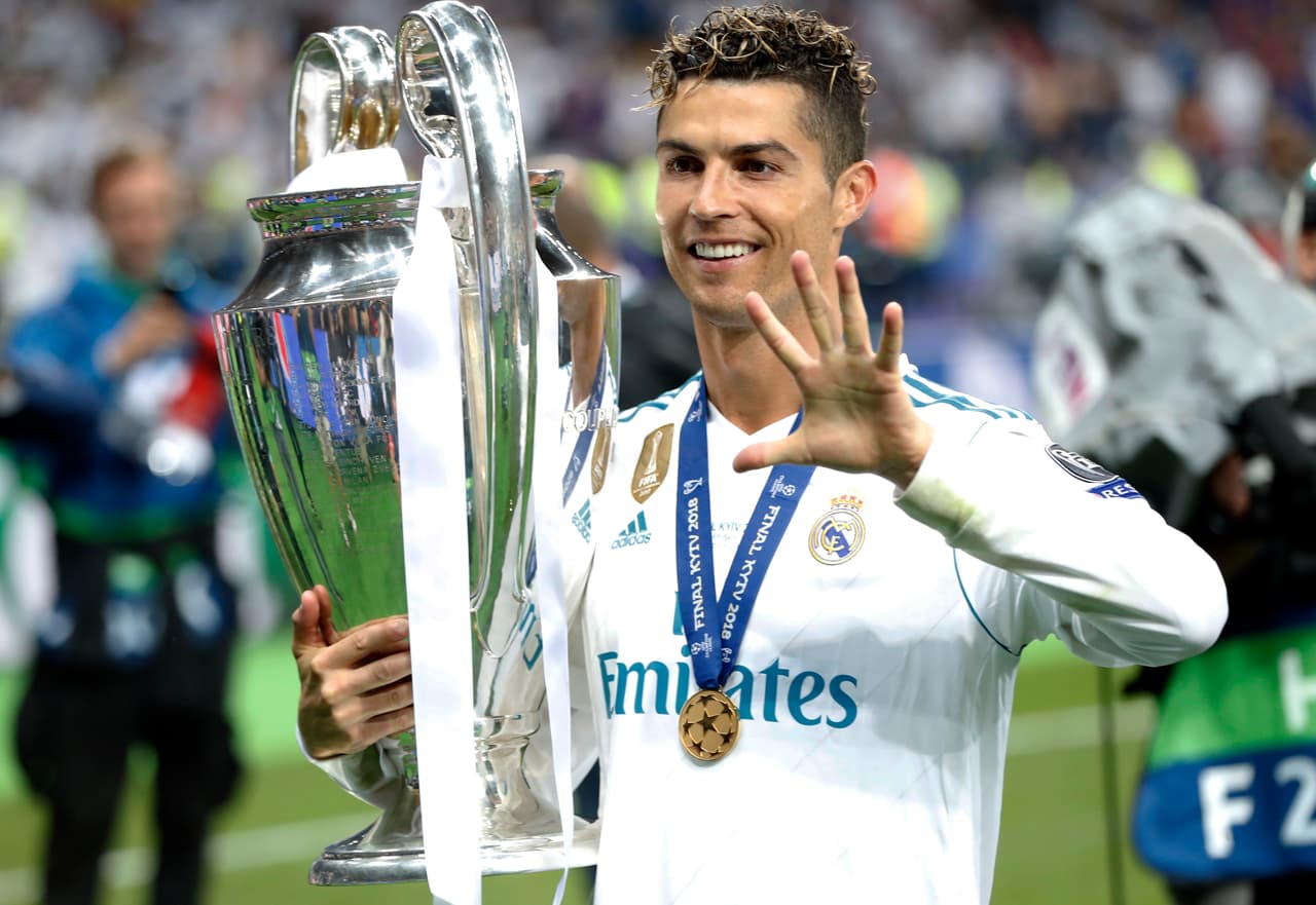 A sus 33 años, Cristiano Ronaldo es sin duda el jugador más destacado en la historia del balompie europeo tras su paso por Manchester United y en especial por Real Madrid, donde es leyenda viva.