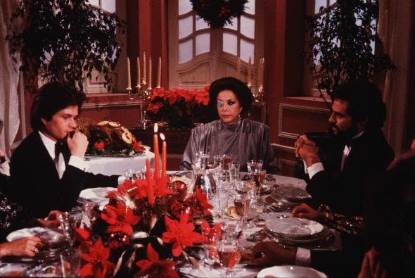 Esta telenovela rebasó todos los límites del éxito, por lo que 'la familia Creel' se hizo conocida mundialmente, 'Cuna de lobos' se transmitió en más de 30 países.